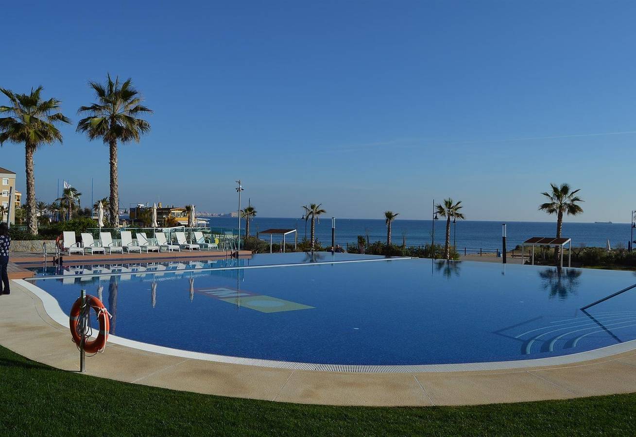 Entire apartment, Apartment 'Come2Seasenses' with Sea View, Pool, Sauna, Wi-Fi & A/C in Punta Prima (Alicante), Torrevieja