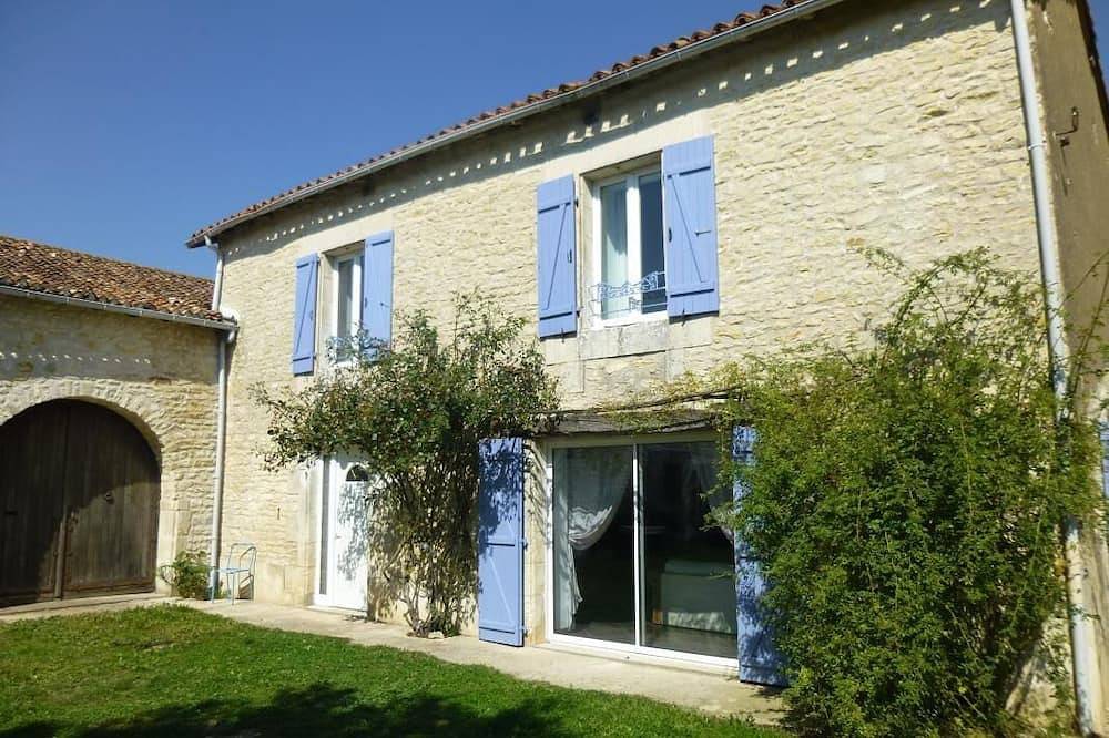 Le Clos Constance - Saint-Martin-La-Pallu (Etables) in Charrais, Vienne (France)