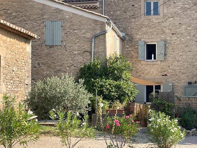 Chambre d’hôte pour 3 personnes, avec jardin ainsi que vue et balcon
