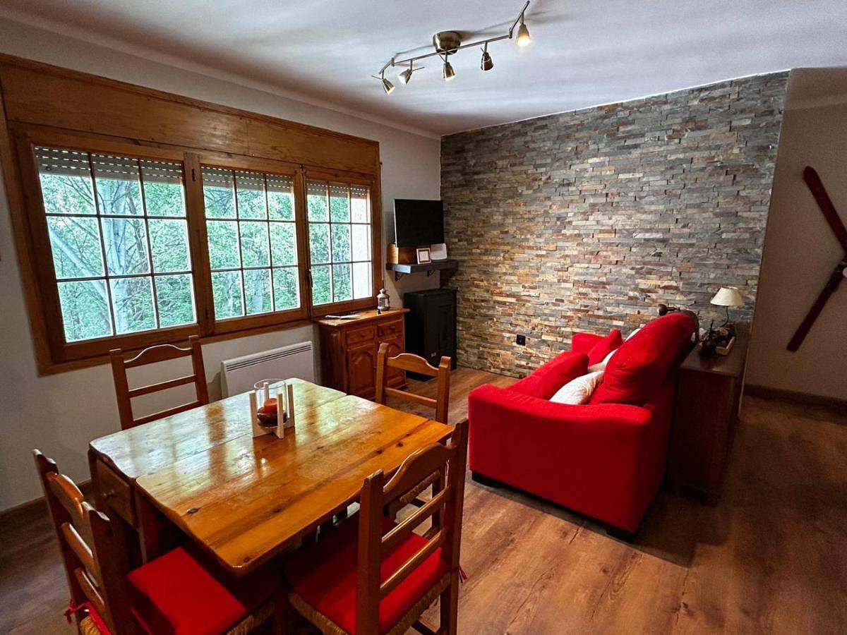 Apartamento entero, Two-Bedroom Apartment in Llivia, Parque Natural Regional de los Pirineos Catalanes