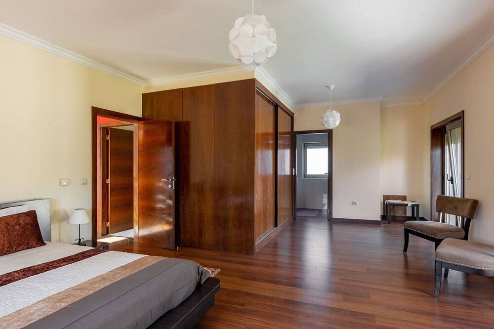 Oszałamiający niezależny dom wakacyjny dla 10 gości z wanną z hydromasażem, Wi-Fi, Tv i taras in Mar, Belinho e Mar