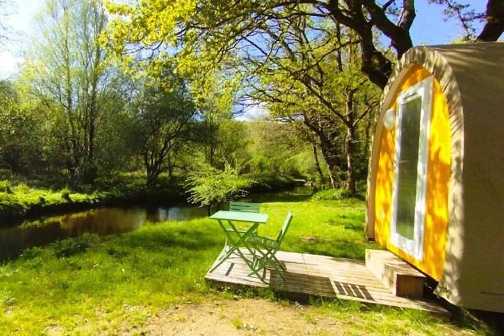 Zecamping 3* piscine chauffée pet friendly sauna roulotte 11m2 2 pers in Huelgoat, Châteaulin und Umgebung