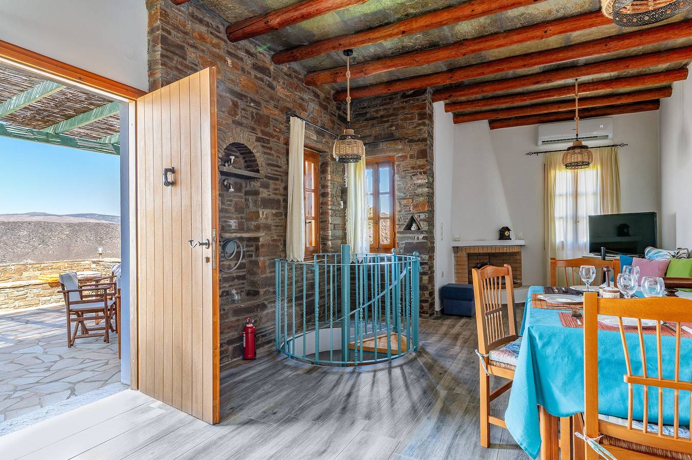 Ferienhaus 'Archontiko Keli' mit Bergblick, Wi-Fi und Klimaanlage in Andros
