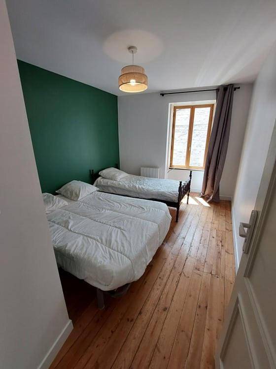 Two-Bedroom House in Coulon, Région de Niort