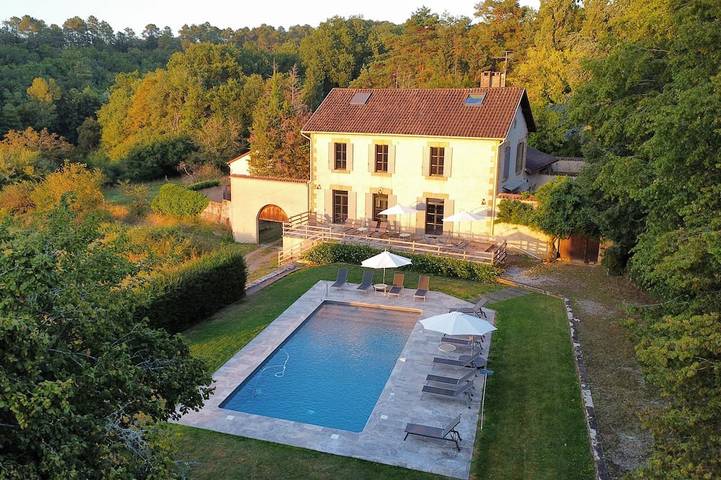 Location de vacances pour 12 personnes, avec balcon et jardin dans Vergt-de-Biron