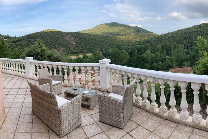 Gîte pour 6 personnes, avec vue et jardin dans Saint-Étienne-Estréchoux