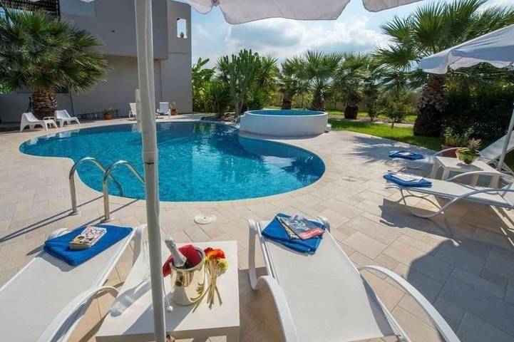 Ferienhaus für 12 Personen, mit Garten und Pool