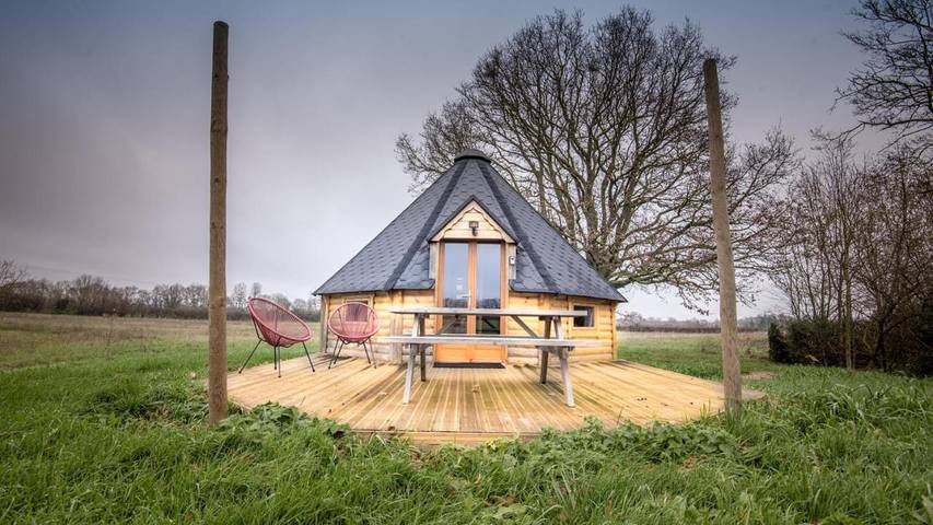 Maison de campagne pour 4 personnes, avec jardin ainsi que piscine et vue à Daumeray
