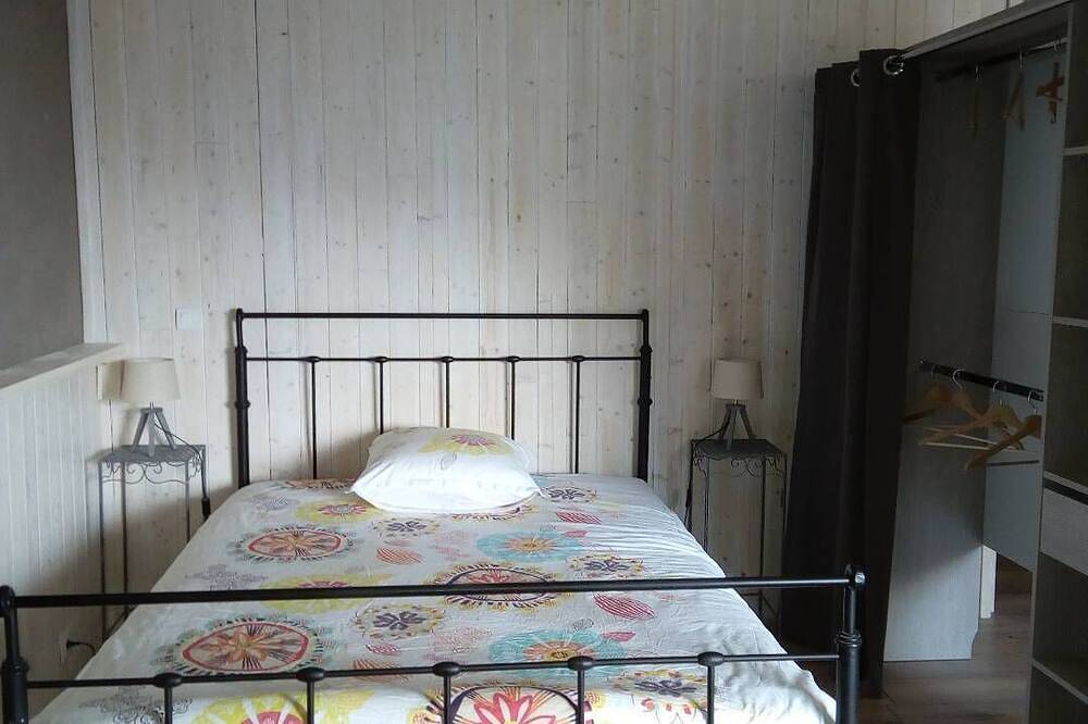 Entire apartment, Fleur de Lune apartment in Vals-les-Bains, Parc naturel régional des Monts d'Ardèche
