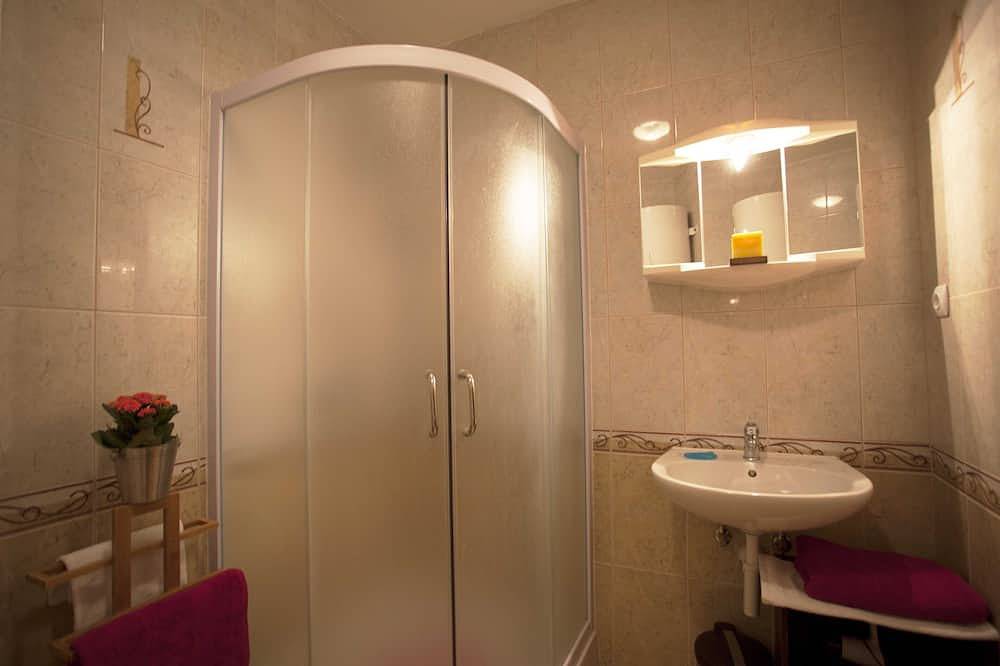 Ganze Wohnung, Apartment Ellie Large 4-bed duplex, 3 min to beach & amenities. Free Parking in Okrug Gornji, Ciovo