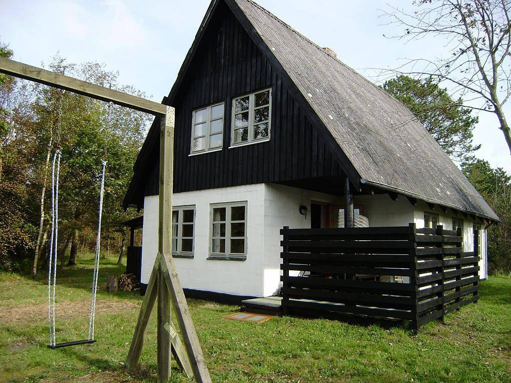 Schönes Ferienhaus auf einem 47.000m2 großen Naturgrundstück mit vielen Bäumen und angenehmen Windschutz. in Limfjord in Westjütland