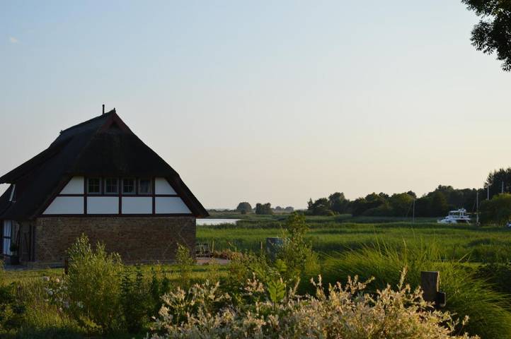 Ferienwohnung mit Meerblick für 2 Personen, mit Terrasse und Garten sowie Ausblick