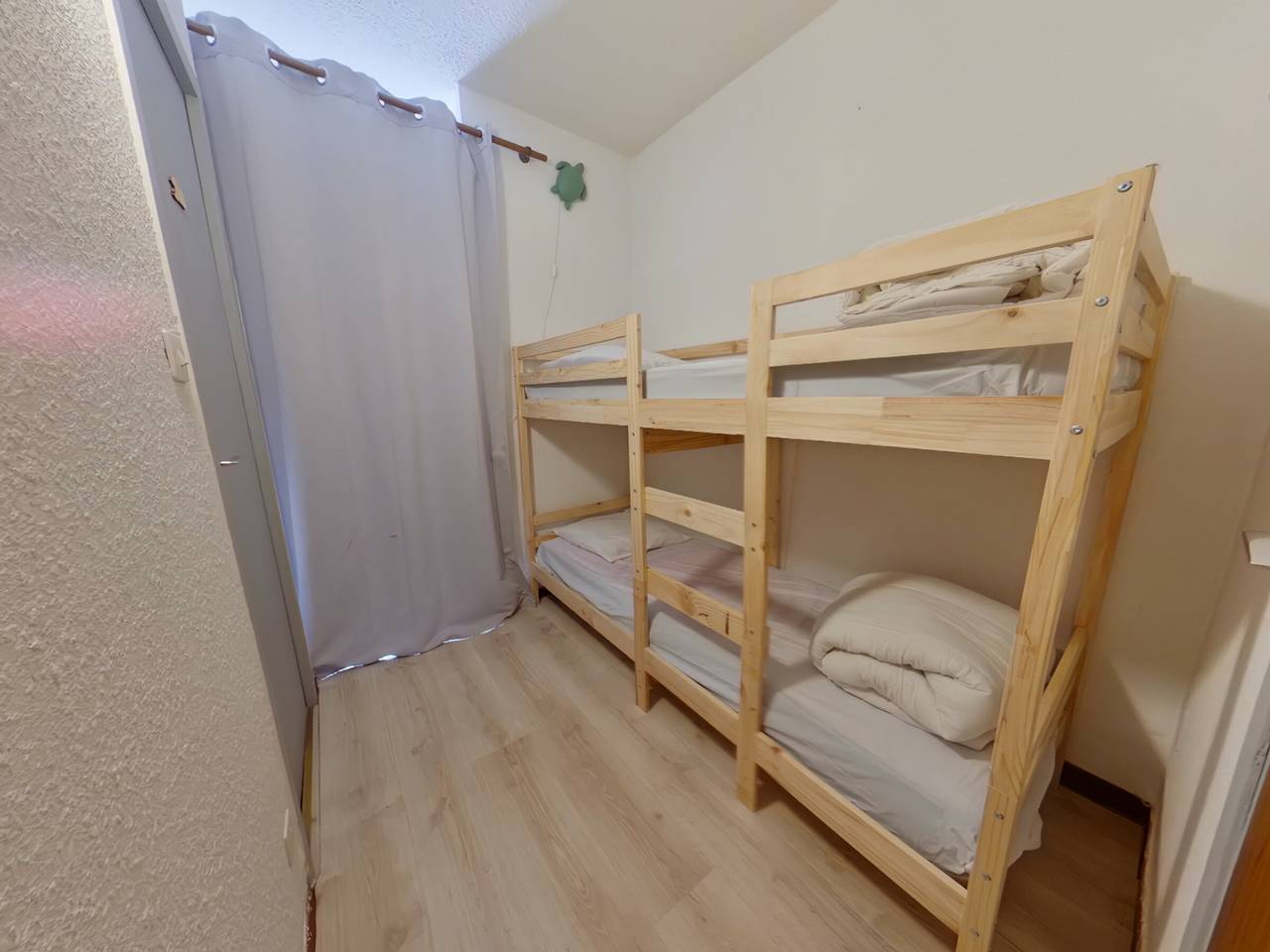 Ganze Wohnung, Großes Studio für 4 Personen mit Poolzugang in Les Rousses in Les Rousses, Regionaler Naturpark Hochjura