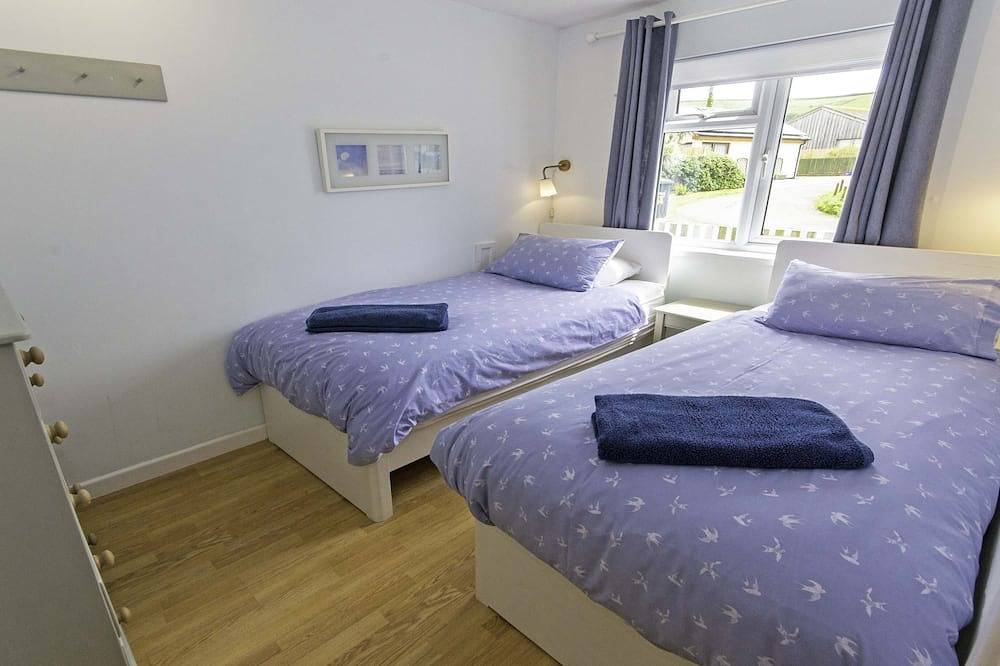 Swallows Beach Chalet |Sleeps 6 Walk to the Beach in Croyde, Devon