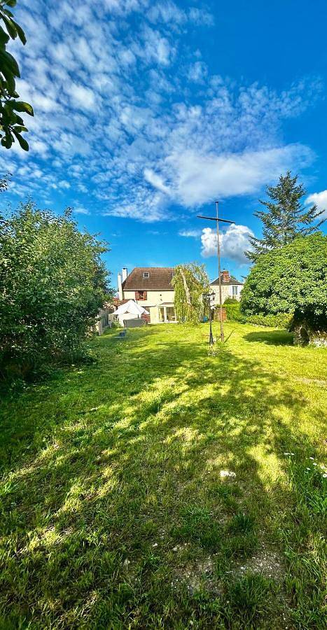 Gîte pour 7 personnes, avec vue et jardin dans Notre-Dame-de-l'Isle
