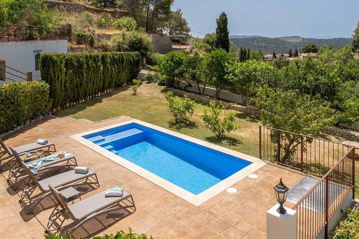 Chalet para 5 personas, con jardín además de piscina y terraza - 1