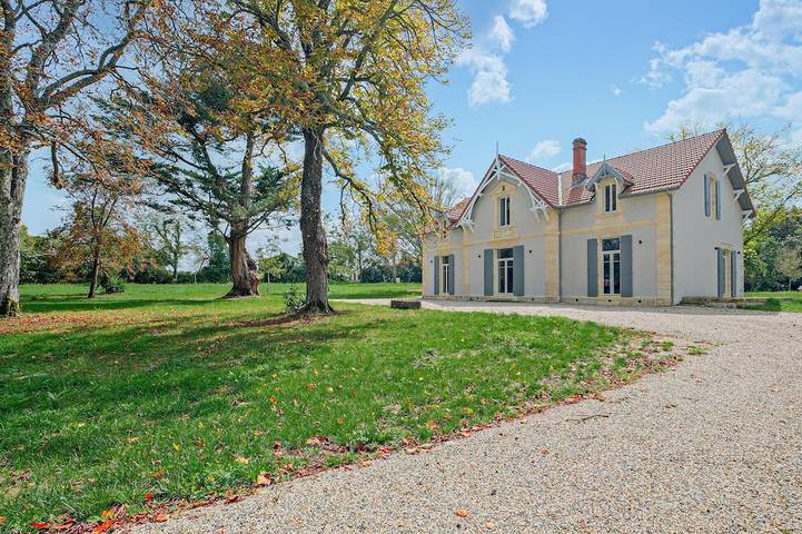 Location de vacances pour 12 personnes, avec jardin à Gans