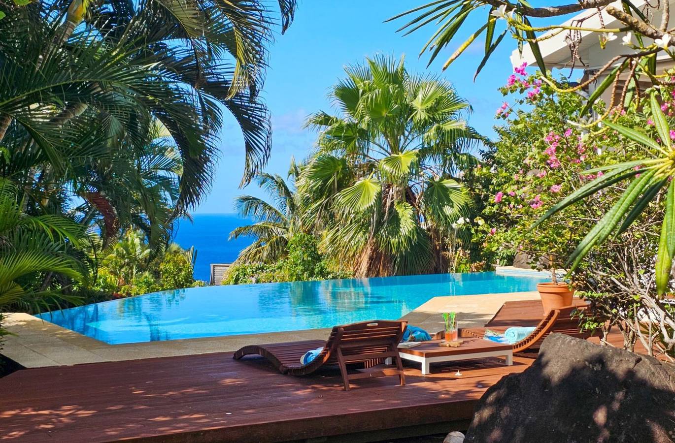 Villa Welcome, piscine, vue mer, jardin in Case-Pilote, Martinique