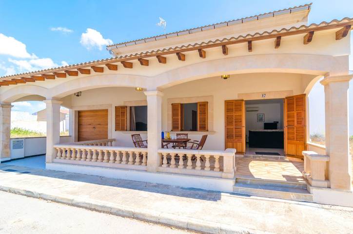Ferienhaus am Strand für 6 Personen, mit Terrasse in Llucmajor
