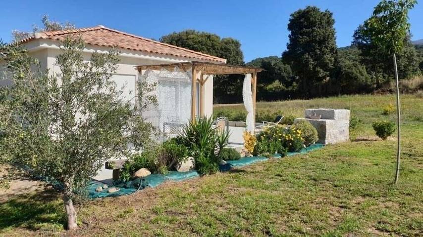 Location de vacances pour 2 personnes, avec terrasse et vue à Petreto-Bicchisano - 2