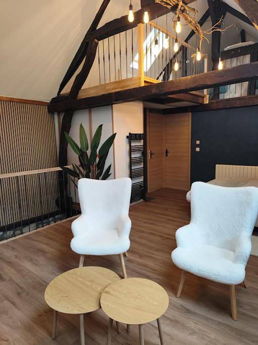 Two-Bedroom House in Tosny, Région de Les Andelys