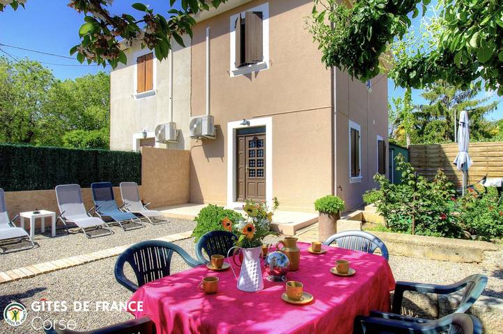 Gîte pour 6 personnes, avec Terrasse ainsi que Jardin et Vue dans Folelli - 2