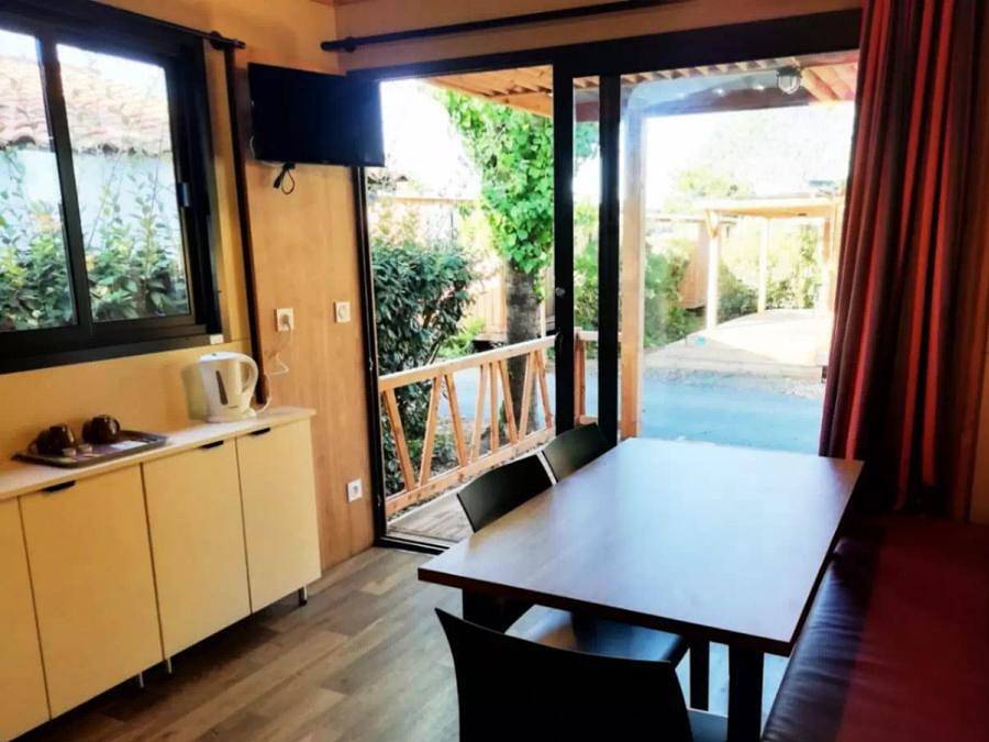 Camping Paradis A La Corniche - Mobilhome 5 personnes - Cottage Or 3 Pièces 5 Personnes Climatisé + Tv in Angoulins, Région de La Rochelle