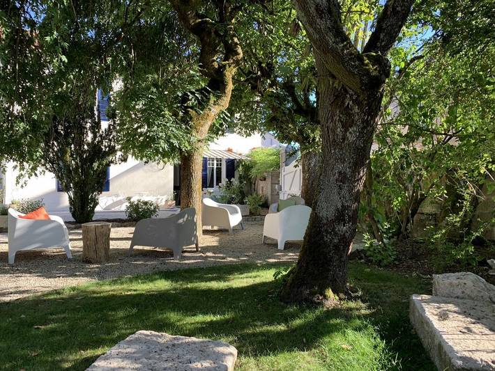 Chambre d’hôte pour 2 personnes, avec jardin dans Rivière-les-Fosses
