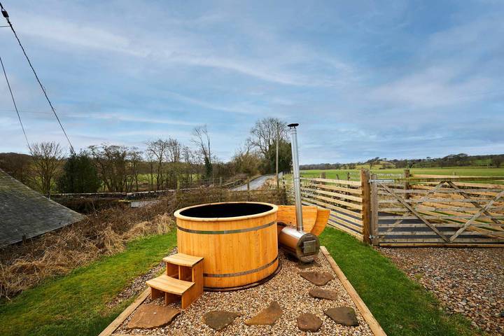Holiday home for 4 people, with garden and hot tub, with pets - 1