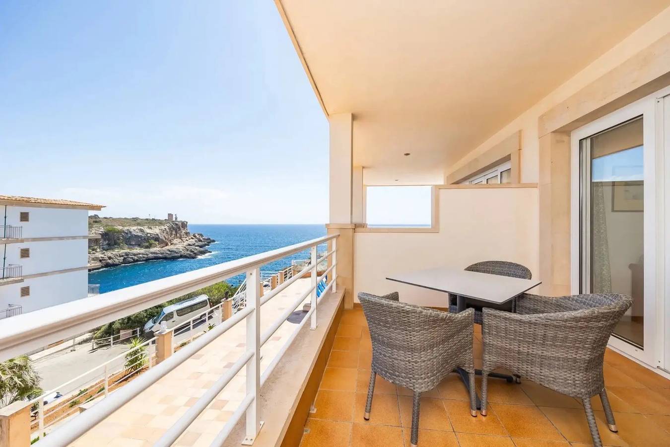 Apartamento entero, Apartamento 'Aptos Villa Sirena Vista Mar' con piscina compartida, Wi-Fi y aire acondicionado in Cala Figuera, Santanyí