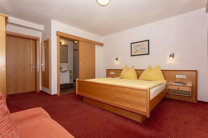 Ganze Ferienwohnung, App. 1:  2 Schlafräume / 2 Bäder / Wc / Terrasse in Hohe Tauern, Kaprun