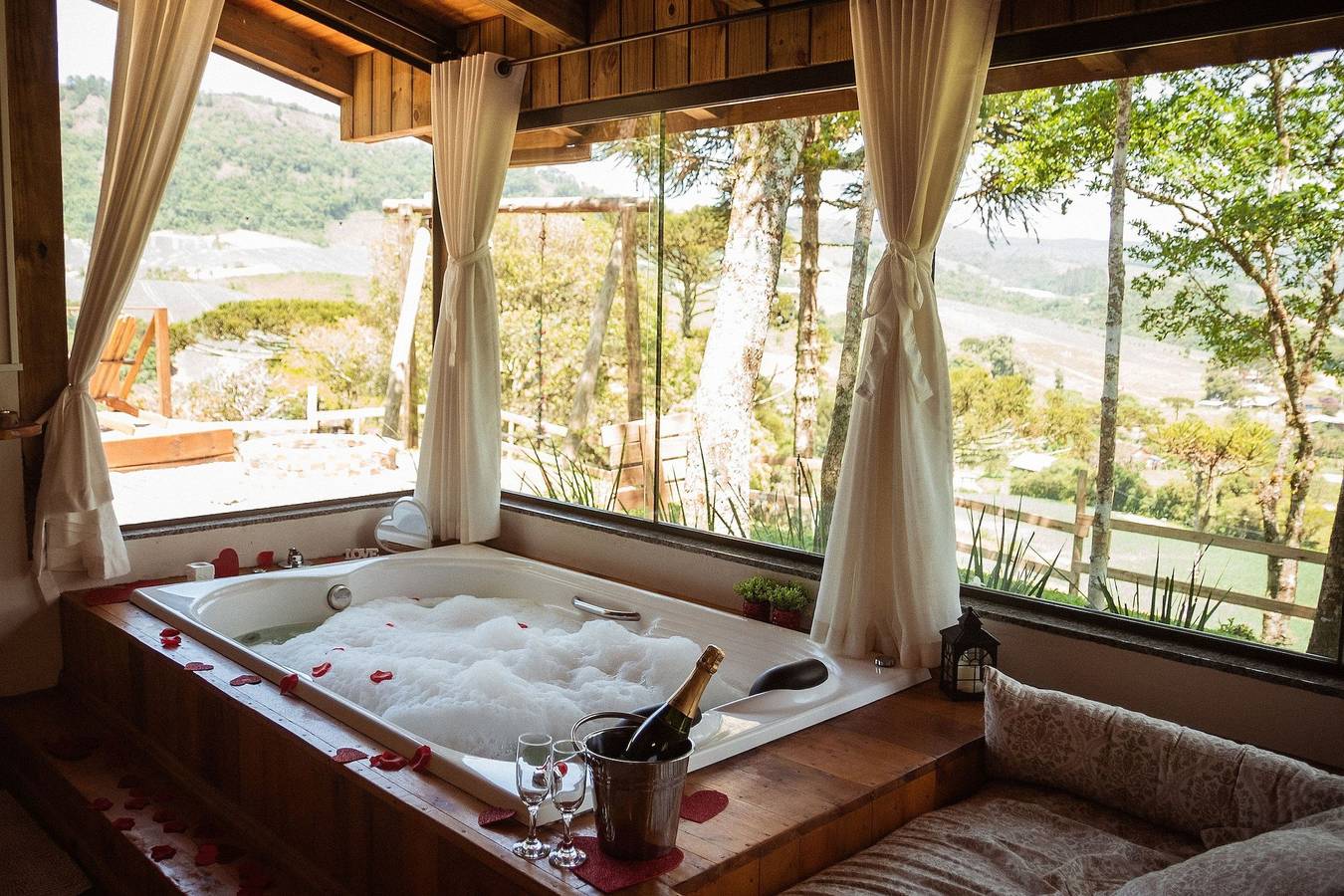 Chalé Caminho do Sol - 2 - Com Jacuzzi e Lareira in Rancho Queimado, Santa Catarina