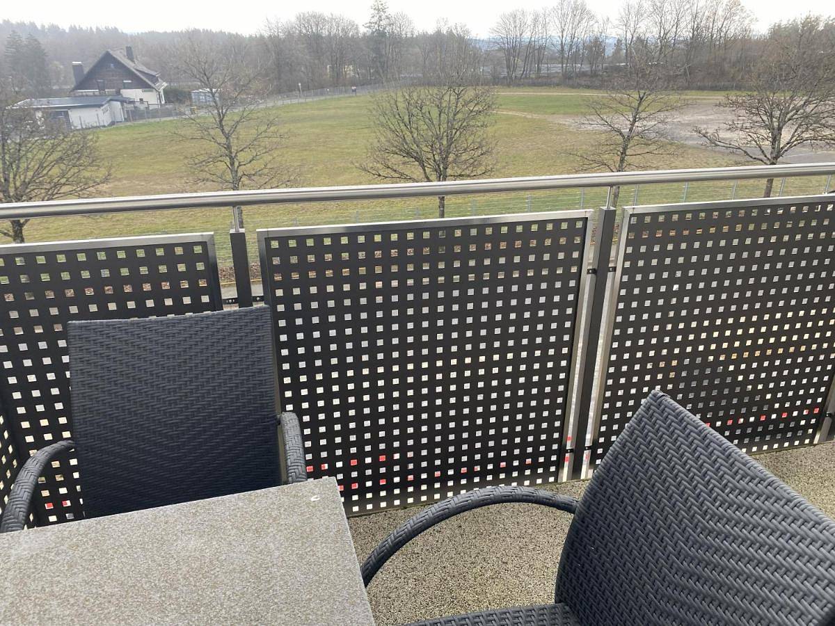 1927Rooms mit Blick auf die Nürburgring Nordschleife und fußläufig zum Gp-Fahrerlager in Nürburgring, Nürburg
