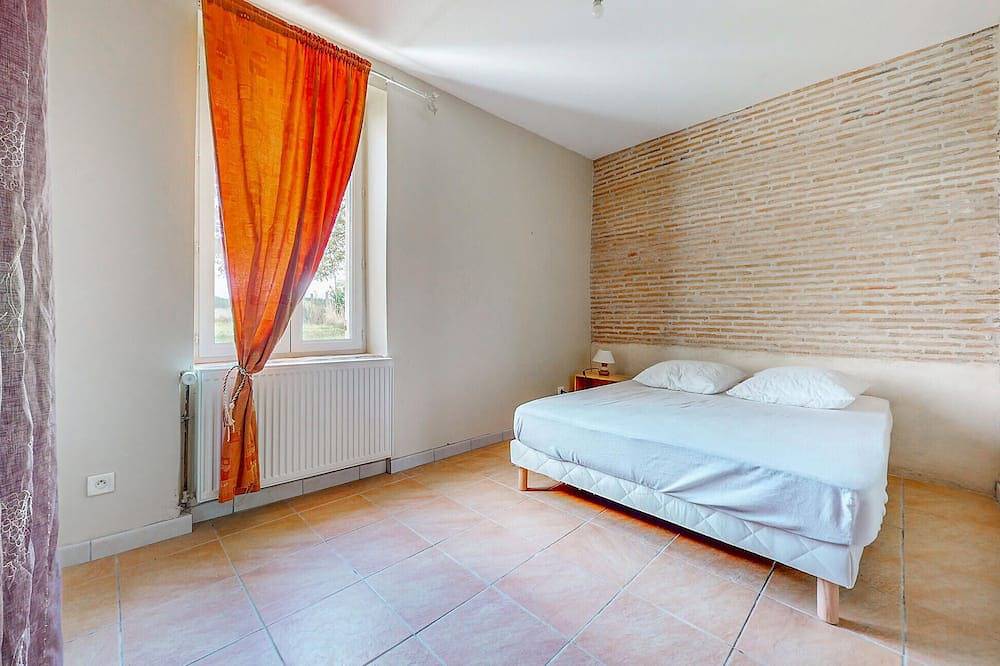Cozy home in Boulleret with Wifi in Boulleret, Bourges region