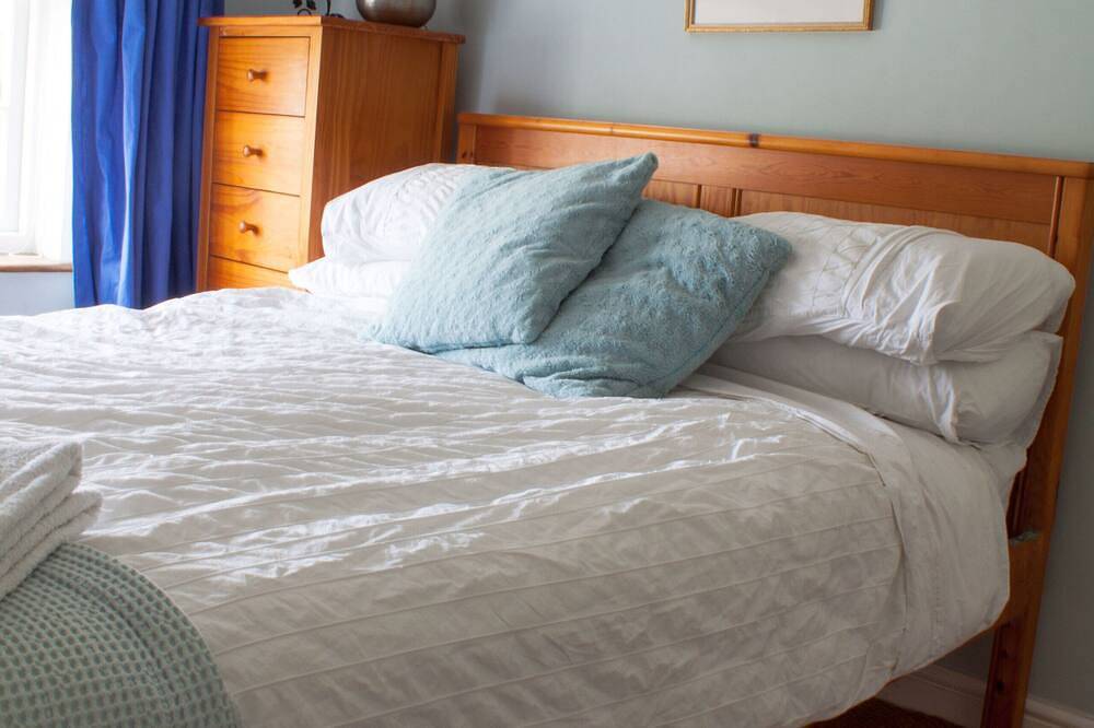 Blick auf offenes Ackerland, ideal zur Erkundung der Küste von Suffolk in Suffolk