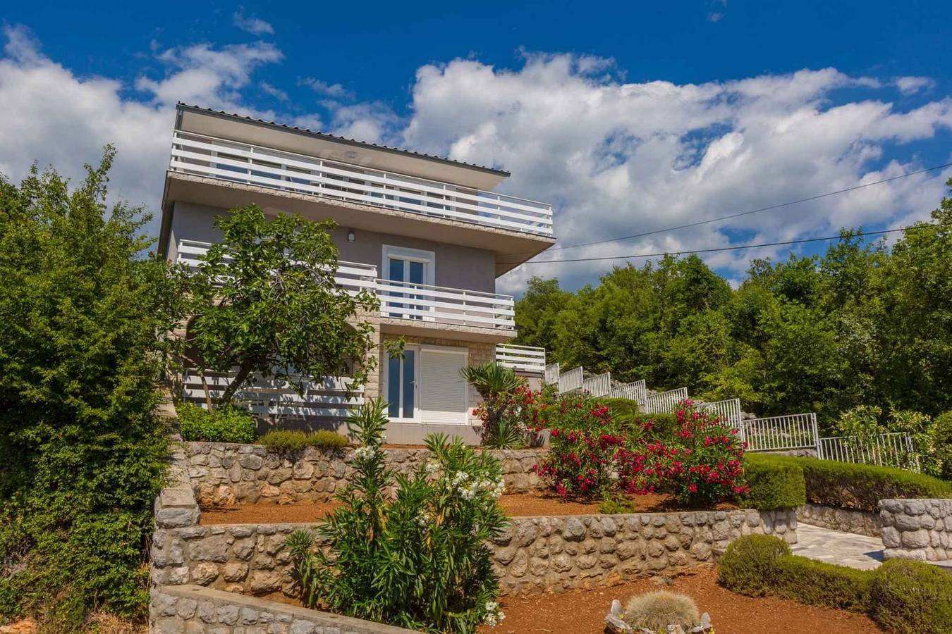Ganze Ferienwohnung, Ferienwohnung mit Meerblick und Garten zur gemeinsamen Nutzung  in Crikvenica, Primorje-Gorski Kotar