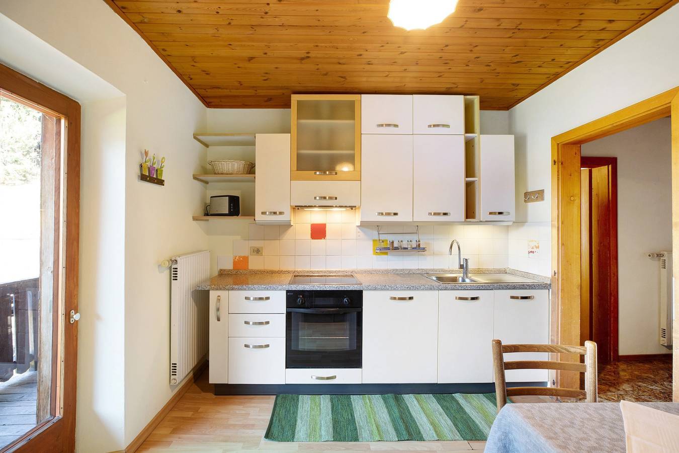 Entire apartment, Holiday Apartment "Pischlhof Apt Lärche" with Mountain View, Balcony & Shared Garden in Redagno, Aldein