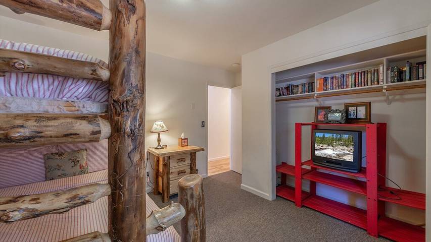 Vacation rental for 15 people, with pool and terrace as well as sauna and hot tub, with pets in Truckee