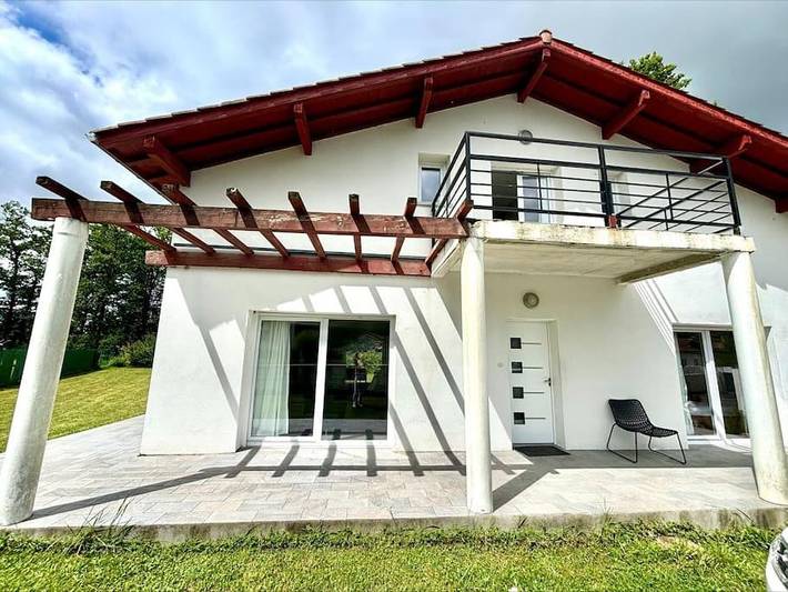 Location de vacances pour 10 personnes, avec terrasse et jardin à Urcuit - 2