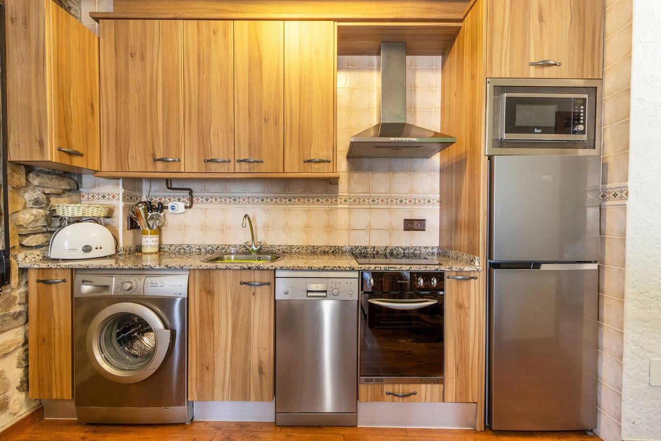 Apartamento 'Peña Roya' con vistas a la montaña, jardín compartido y Wi-Fi in Fiscal, Pirineo Aragonés