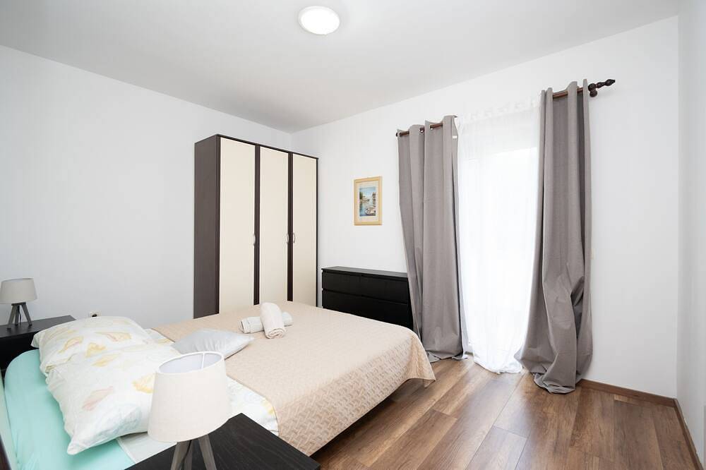 Ganze Wohnung, 3-Zimmer-Ferienwohnung mit Terrasse Palit, Rab in Palit, Rab