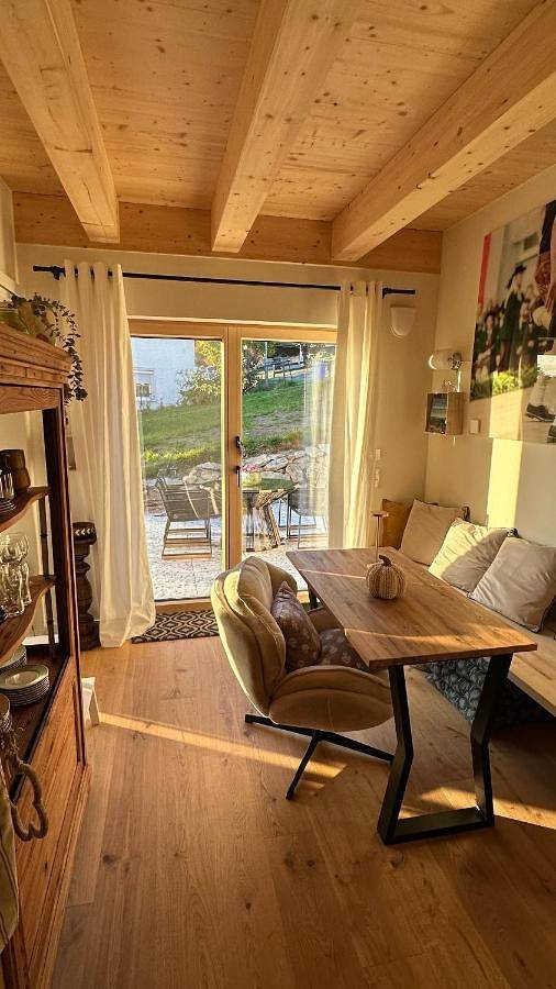 Ferienwohnung für 2 Personen, mit Terrasse und Garten sowie Ausblick