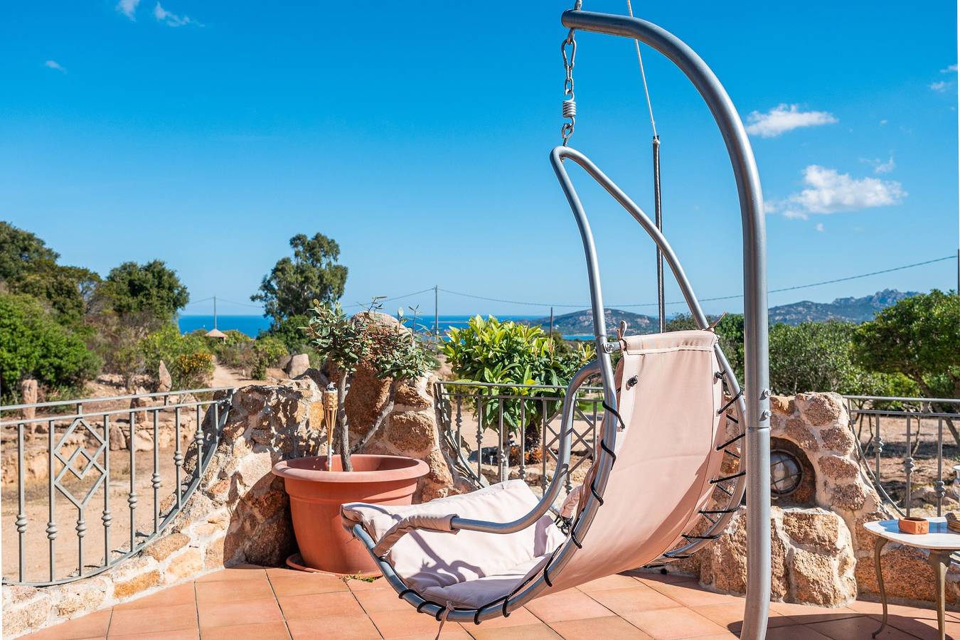 Appartamento intero, Splendida villa Sun House con vista mare, Wi-Fi, balcone e terrazza in Arzachena, Costa Smeralda