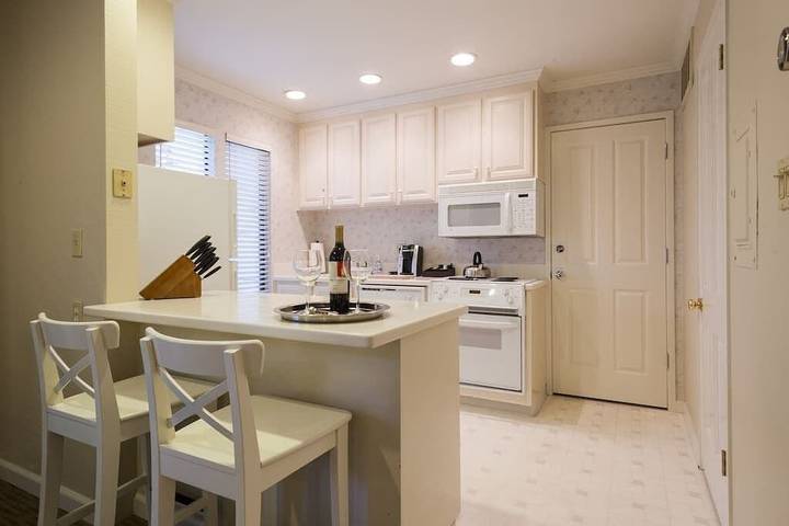Vacation rental for 4 people, with balcony and pool, with pets in Napa Valley