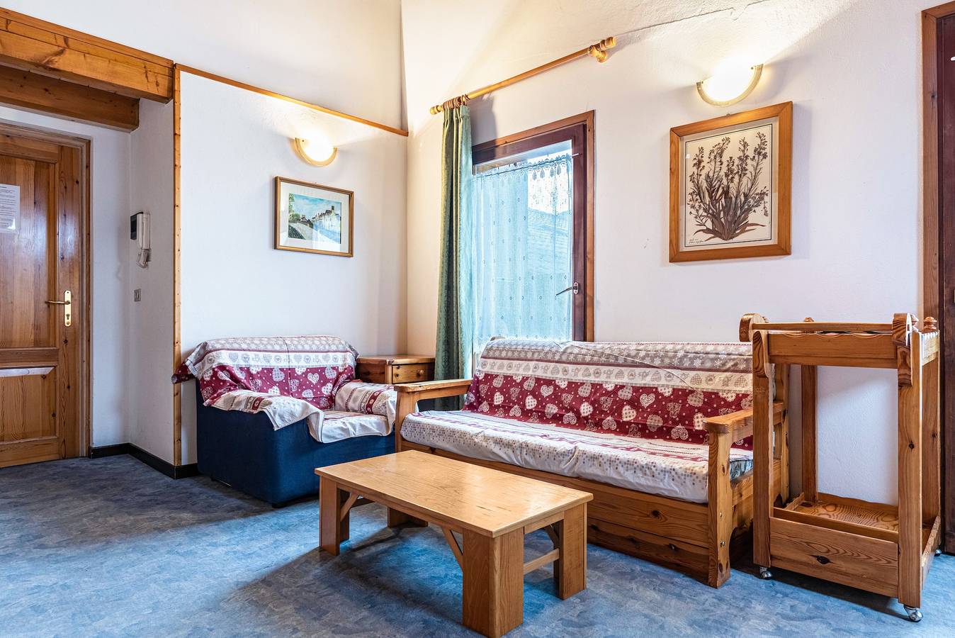Appartamento intero, Appartamento "Casa Martini" con vista sulle montagne, balcone e Wi-Fi in Mezzana, Gruppo Ortles-Cevedale