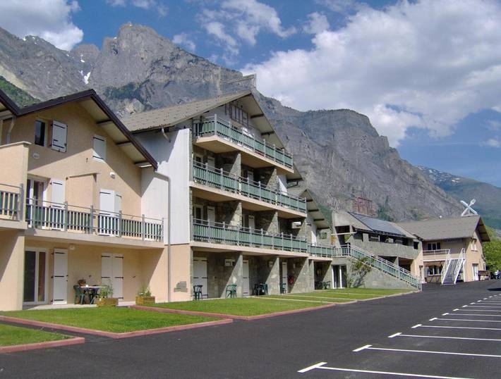 Hôtel pour 3 personnes, avec Balcon et Terrasse ainsi que Jardin et Vue à Saint-Julien-Mont-Denis