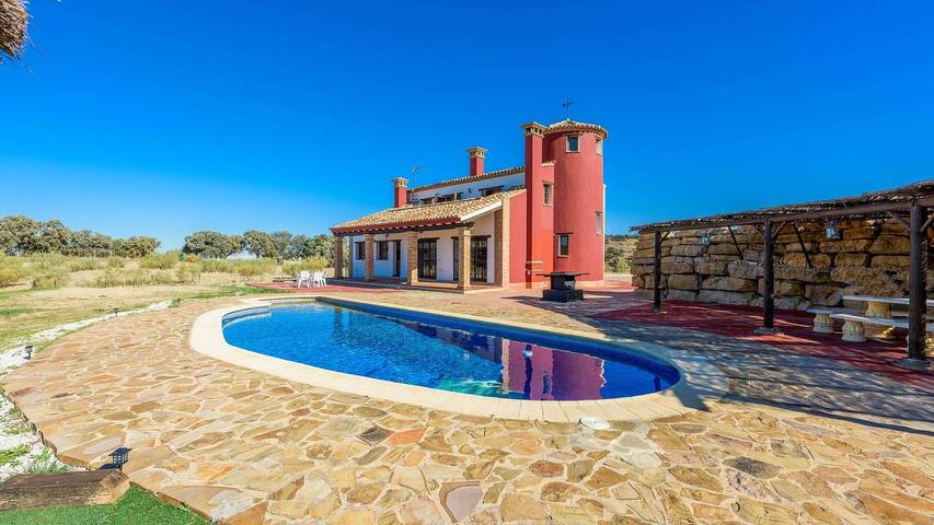 Chalet para 8 personas, con jacuzzi además de balcón/terraza y piscina, Se admiten mascotas en Serranía de Ronda