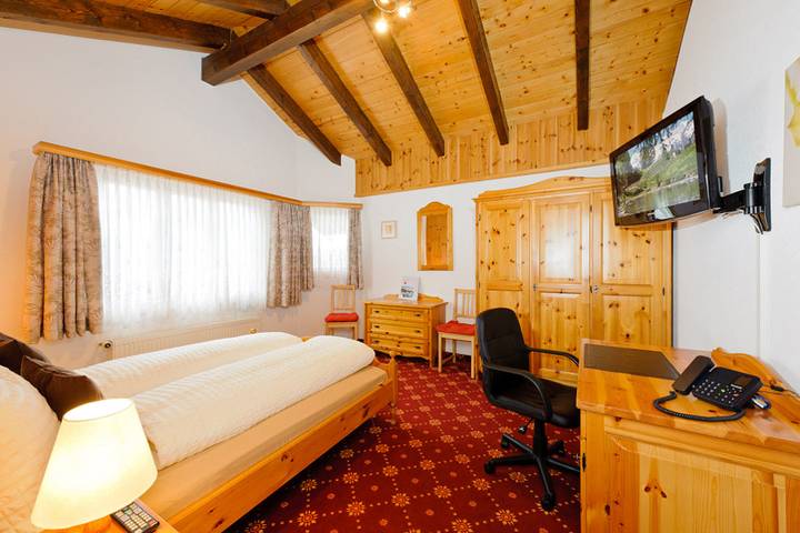 Hotel Alpina - Doppelzimmer in Grächen, Walliser Alpen