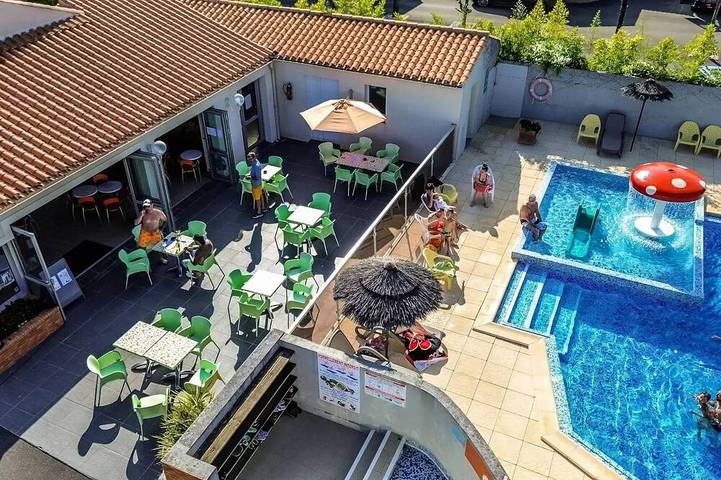 Gîte pour 2 personnes, avec piscine dans Plage De La Paree Du Jonc - 3