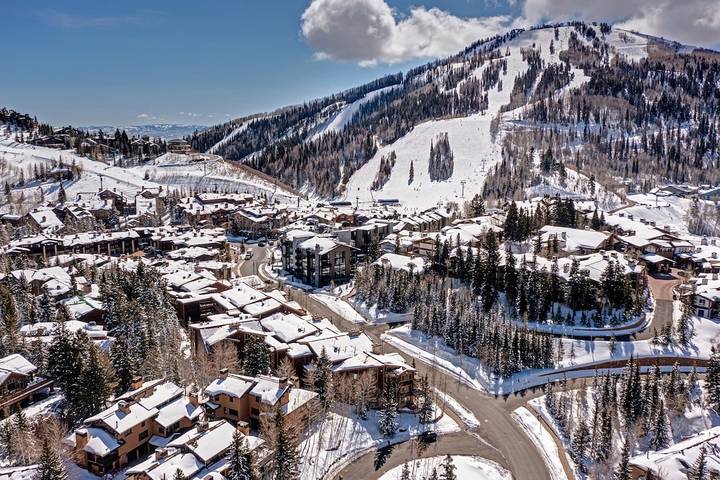 Vacation apartment for 8 people, with pool and hot tub as well as balcony in Utah